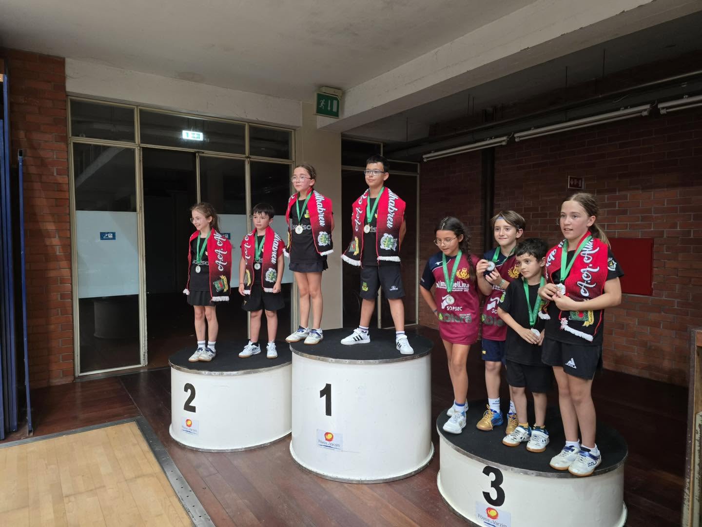 Sub 9 mistos podium
